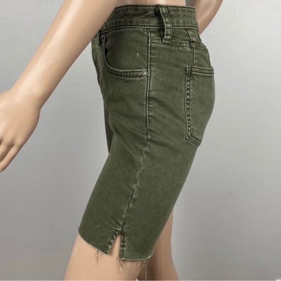 NEW FREE PEOPLE GREEN HIGH-WAISTED BERMUDA SHORTS - Picture 5 of 8